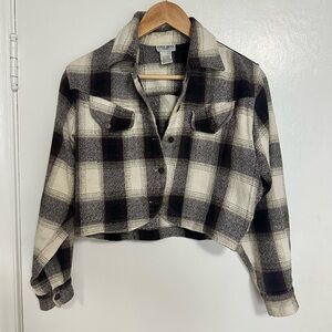 Cropped Plaid Button-Up Shirt Jacket in Cream & Black